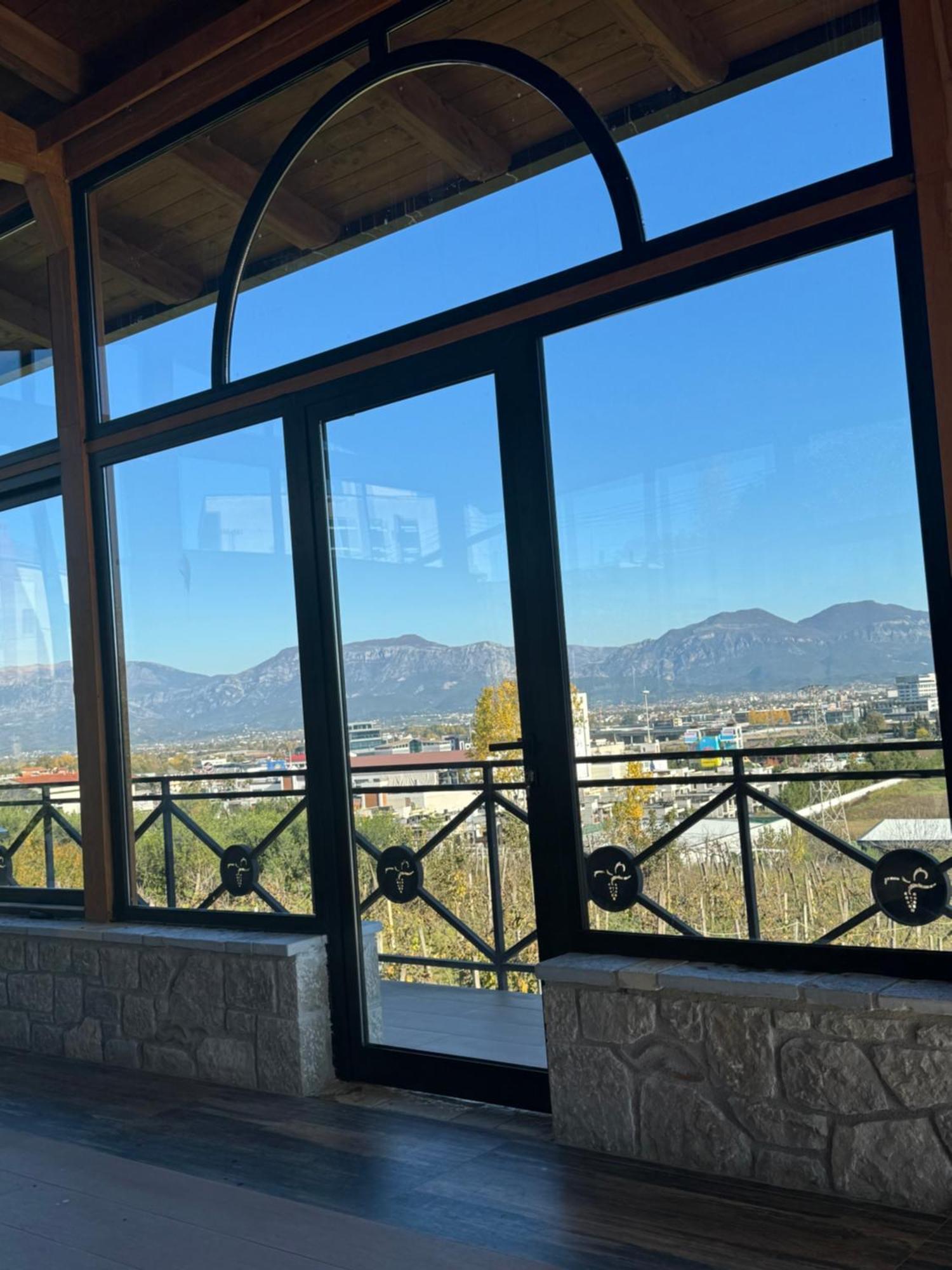 Vila Shehi Guesthouse And Winery Mucaj 외부 사진