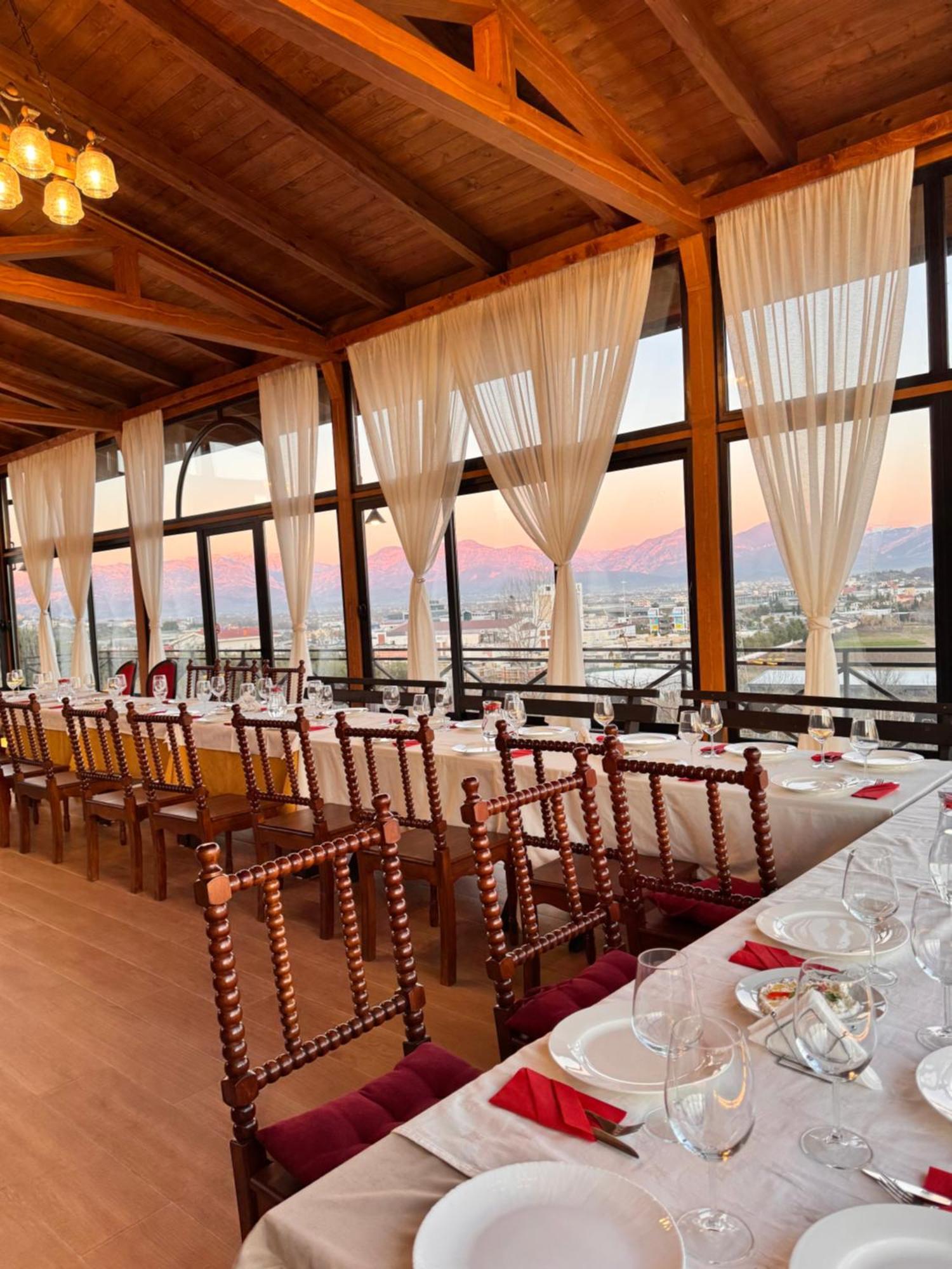 Vila Shehi Guesthouse And Winery Mucaj 외부 사진